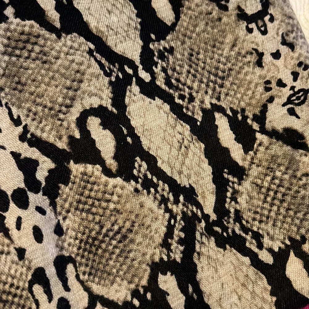 Beautiful Moda Scarf! - Picture 2 of 4